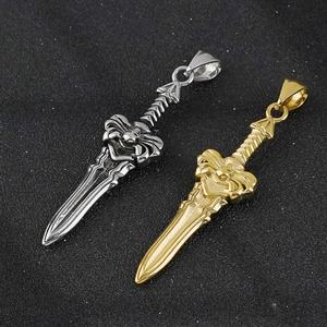 Colgante de espada de acero inoxidable S925 al por mayor para hombre, colgante de calavera con espada, joyería retro con calavera incrustada - Product Image 3
