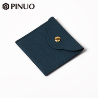 Pochette à bijoux en microfibre douce PINUO avec bouton pression, sac de rangement en daim avec rabat pour bijoux, emballage cadeau, logo personnalisé, petit sac cadeau