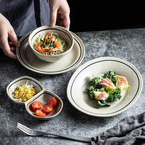 Juego de Vajilla de Porcelana Blanca de Alta Calidad, Estilo Francés, con Exterior Blanco e Interior Gris, Platos Principales Disponibles a Precios de Mayoreo - Product Image 2