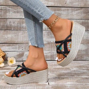 Sandales <span class=keywords><strong>compensées</strong></span> bohèmes pour femmes en gros d'usine - <span class=keywords><strong>Espadrilles</strong></span> colorées brodées à <span class=keywords><strong>bout</strong></span> <span class=keywords><strong>ouvert</strong></span> pour l'été - Product Image 4