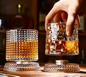 Verre à whisky rotatif anti-stress, modèle tendance pour la maison, avec base en cristal <span class=keywords><strong>de</strong></span> luxe léger, produit phare d'usine - Product Image 1