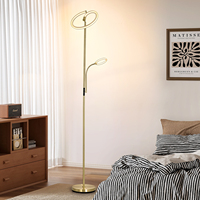 Lampadaire LED moderne de luxe doré avec base en métal style simple et abat-jour en tissu pour chambre à coucher ou salon d'hôtel