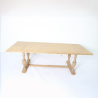 Table à manger rétro en bois massif. Table de banquet rectangulaire adaptée aux familles, aux hôtels et aux événements de récept