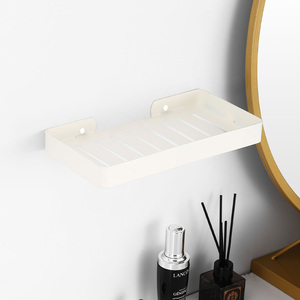 Jabonera rectangular minimalista de metal negro mate con autodrenaje para baño - Product Image 3