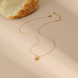Set di Gioielli da <span class=keywords><strong>Donna</strong></span> in Acciaio Inossidabile 18KGP con Collana, Orecchini e Anello Geometrici Colorati con Zirconi Cubici - Vendita all'Ingrosso - Product Image 5