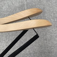 Cintres en bois de hêtre naturel, cintres pour vêtements, cintres en bois personnalisés avec logo