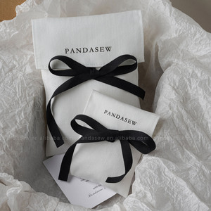 ถุงผ้าฝ้ายลายก้างปลาสีขาว PandaSew พร้อมโลโก้สั่งทำพิเศษ สำหรับใส่แหวน ต่างหู กำไล สร้อยคอ กิ๊บติดผม และเครื่องประดับอื่นๆ - Product Image 4