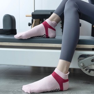 Nouvelle mode féminine anti-dérapant Yoga chaussettes Compression coton vente directe d'usine Logo personnalisé édition d'été en gros disponible - Product Image 2