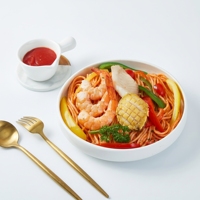 Pâtes surgelées personnalisées OEM style italien, calamars, crevettes, sauce crémeuse au fromage, mélange de fruits de mer, nouilles, fournisseur en gros, export
