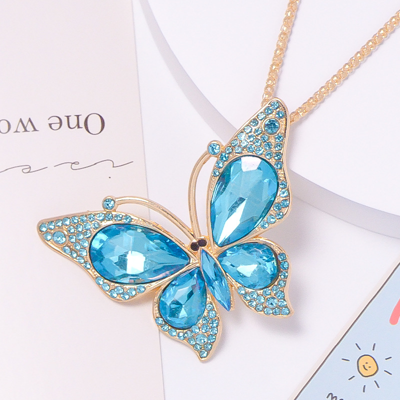 Collar azul cielo