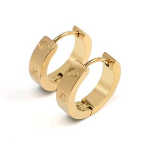 Moda Design di lusso Charm oro placcato oro 18K impermeabile in acciaio inox tondo Huggie cerchio orecchini gioielli per le donne regalo di nozze - Product Image 1