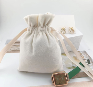 Bolsas de Joyería de Terciopelo y Ante Pequeñas de Lujo, Modelo 001, Marca OEM al por Mayor, Rectangulares de 10x15cm, con Cordón, Portátiles, con Logotipo Personalizado - Product Image 2