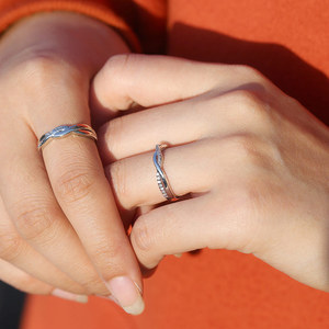 Anello aperto minimalista da donna con design intrecciato a forma di cuore, gioiello alla moda per tutti i giorni - Product Image 2