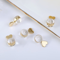 Boucles d'oreilles en silicone transparentes plaquées or de haute qualité avec logo personnalisé, fermoirs en laiton en forme de cœur pour boucles d'oreilles à clous