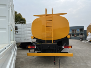 Camion-citerne à carburant lourd 6x4 à 10 roues avec essieu tandem arrière et pompe de distribution mobile - Product Image 6