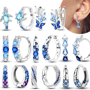 Aros <span class=keywords><strong>de</strong></span> Plata <span class=keywords><strong>de</strong></span> Ley 925 MULA con Baño <span class=keywords><strong>de</strong></span> Platino y Circonita Azul Clásica en Forma <span class=keywords><strong>de</strong></span> Mariposa, Joyería <span class=keywords><strong>Fina</strong></span> para Mujer - Product Image 1
