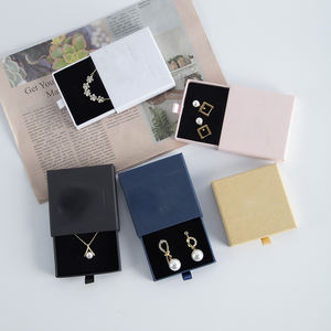 Caja de Joyería de Satén Esponjoso al por Mayor, Caja de Regalo para Guardar Collares, Pulseras y Pendientes, Caja de Joyería con Logotipo Personalizado - Product Image 6