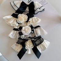 Ensemble de colliers et foulards en velours pour animaux de compagnie, motif camélias floraux délicats, fermeture à sangle, pour chats et chiens, style Lolita, avec tabliers