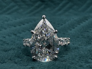 Anillo de Diamante Cultivado en Laboratorio de Oro Blanco de 14k de Diseño Elegante, Joyería Fina Unisex para Compromiso o Promesa - Product Image 4