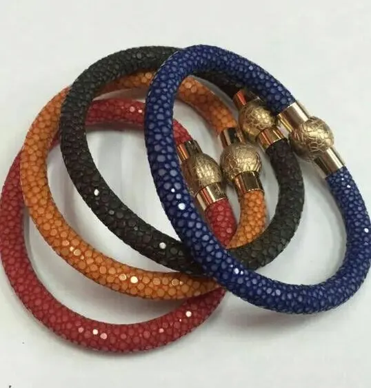 Custom unisex in acciaio inox con fibbia magnetica in pelle di pesce pelle di serpente bracciale in vera pelle per le donne gioielli