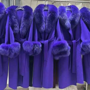 Abrigo Largo de Invierno para Mujer en Cachemira y Lana con Cuello de Piel de Zorro Real, Cálido y Moderno - Product Image 3