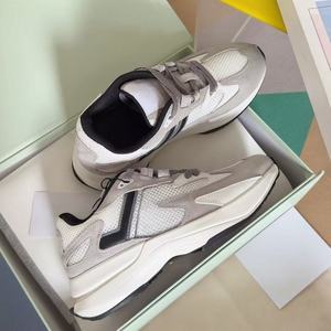 รองเท้าผ้าใบคู่รักสไตล์เรโทรกันน้ำ หนังแท้ ปิดด้วยเชือกผูก ระบายอากาศได้ดี กันลื่น แฟชั่นระดับไฮเอนด์ หรูหรา - Product Image 1