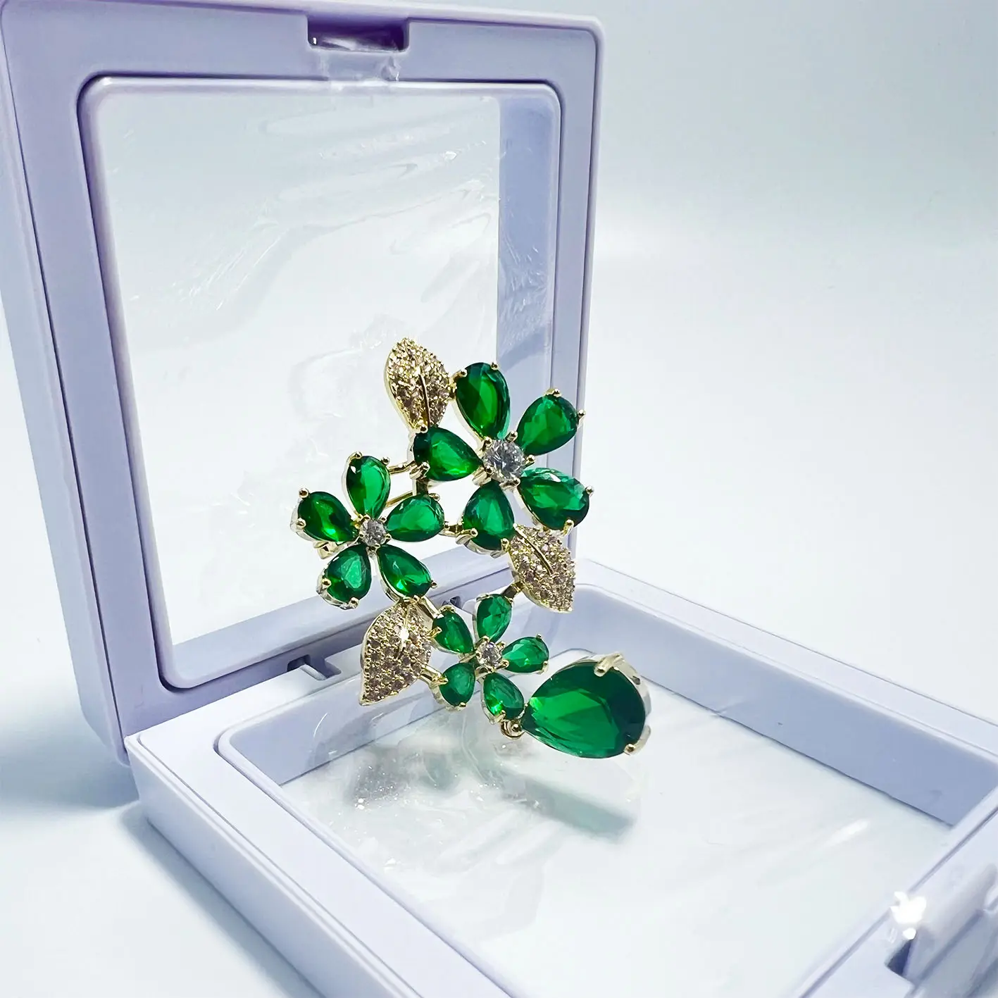 High-end green diamond flower style women's brooch custom wholesale