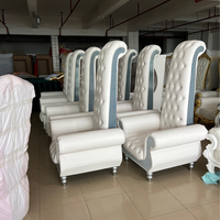 Chaise VIP à dossier haut ornée et encadrée, avec structure renforcée, pour la restauration hôtelière et l'utilisation en villa