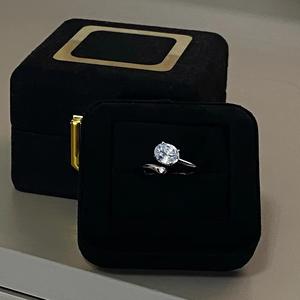 Anillo de Diamante de un Quilate en Forma de Huevo con Brazo Cruzado de Plata de Ley S925, Diseño de Nicho Minimalista de Lujo Ligero de Alta Gama - Product Image 4