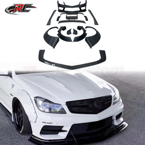 Kit carrosserie large style LB pour Mercedes Benz <span class=keywords><strong>C63</strong></span> <span class=keywords><strong>W204</strong></span> : pare-chocs avant, ailes, jupes latérales, diffuseur arrière – Pièces de mise à niveau - Product Image 1
