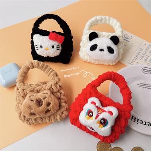 Porte-monnaie en peluche tissée <span class=keywords><strong>de</strong></span> style dessin animé, sac <span class=keywords><strong>de</strong></span> rangement portable pour écouteurs, mignon, unisexe, <span class=keywords><strong>cœur</strong></span>, fait à la main, crochet, rembourrage en coton PP - Product Image 3