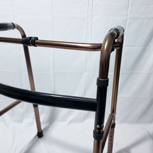 Déambulateur pliant en alliage d'aluminium Guangxin couleur bronze avec roues pour personnes âgées et handicapées, aide à la réadaptation - Product Image 2