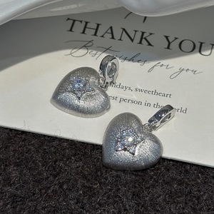 จี้รูปหัวใจเงินแท้ S925 ขัดเงา สไตล์วินเทจ เรียบง่าย ทันสมัย ดีไซน์เฉพาะตัว เหมาะสำหรับเป็นของขวัญ - Product Image 4