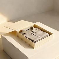 Boîtes d'emballage rigides magnétiques en carton personnalisées beige, vert, bleu foncé pour t-shirts, sous-vêtements, vêtements avec laminage brillant/mat