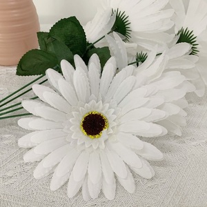 Vendita calda a buon mercato <span class=keywords><strong>di</strong></span> buona qualità fiore artificiale bianco 5 teste <span class=keywords><strong>di</strong></span> seta Bouquet <span class=keywords><strong>di</strong></span> <span class=keywords><strong>fiori</strong></span> <span class=keywords><strong>di</strong></span> gemionship per il fiore della parete del giardino <span class=keywords><strong>di</strong></span> casa - Product Image 3