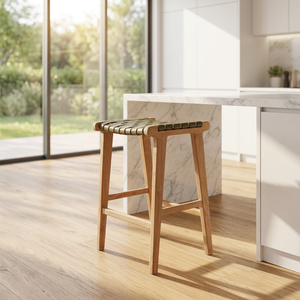 Tabouret de bar en teck de style mid-century avec assise en cuir tressé, chaise de salle à manger écologique et durable pour la maison - Product Image 1
