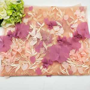 Larghezza 130 cm poliestere 3 d fiore tessuto a rete <span class=keywords><strong>ricamato</strong></span> 3 d piante <span class=keywords><strong>tulle</strong></span> tessuto di pizzo <span class=keywords><strong>per</strong></span> abito donna gonna camicia vestito - Product Image 2