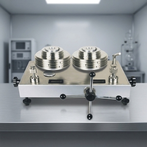 Calibrador de Pistón Shelok con Precisión del 0.005% y Cabezal Doble para Calibración de Balanzas en Laboratorios de Metrología - Product Image 3
