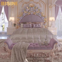 Ensemble de lit de luxe Princesse Lilas Français avec tête de lit capitonnée et motifs floraux délicats violet clair, mobilier de lit pour suites nuptiales
