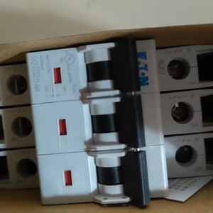 อีตัน มอยเอลอร์ FAZ-D32/3-NA เบรกเกอร์ขนาดเล็ก 32A แบบ C Curve 240V ติดตั้งบนราง ได้รับการรับรองมาตรฐาน UL489 - Product Image 2