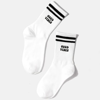 Chaussettes personnalisées en jacquard avec logo, respirantes, en gros, rayées, tricotées, colorées, chaussettes mi-hautes