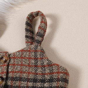 ชุดเสื้อผ้าเด็กแฟชั่น เสื้อแขนยาวคอสูง ผ้าขนสัตว์ลายสก็อต กระโปรงทรงเอ พร้อมเสื้อกั๊กติดกระดุมและโบว์ สำหรับเด็กผู้หญิง 3 ชิ้น - Product Image 3