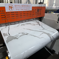 Feuille pet en marbre foncé brillant pour la décoration murale intérieure et la stratification d'armoires de cuisine