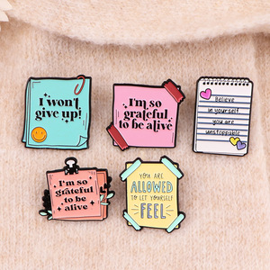 Estoy muy agradecido de estar vivo. Esmalte Pin Nota Letras Metal Solapa Insignia Cita motivacional Renuncia al broche - Product Image 3