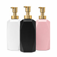 Bouteilles cylindriques de luxe en PET à facettes avec pompe métallique dorée, imprimées en sérigraphie, contenants vides rechargeables pour lotion et huile essentielle
