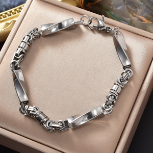 bulk <b>gold</b> polished twisted glossy luxurious minimalist <b>solid</b> sleek fashion chain link stainless steel wholesale luxe bracelet - Product Image 5