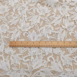 Tissu de dentelle guipure blanche, tissu de dentelle de venise, tissu de dentelle de mariée, dentelle de tissu de feuilles florales rétro par l'yard - Product Image 1