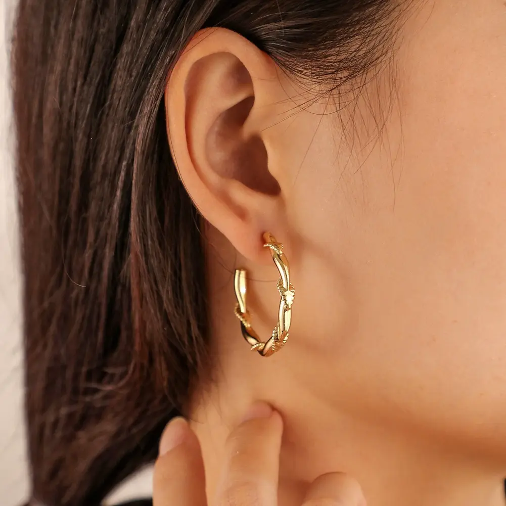 NEULRY-pendientes con forma de C para mujer, de lujo, con ícono dorado a la moda, para aperitivos, con bucle de oreja, exagerados