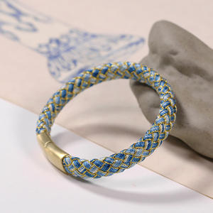 สร้อ<span class=keywords><strong>ย</strong></span>ข้อมือเกล็ดมังกรแบบถักมือไล่ระดับสีสร้อยข้อมือปลา KOI นำโชคสำหรับผู้ชา<span class=keywords><strong>ย</strong></span>ผู้หญิงราศีของขวัญเครื่องประดับปี - Product Image 1