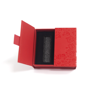 Elegante Scatola Rigida Rossa con Logo in Rilievo e Targhetta Dorata OEM ODM Confezione Premium - Product Image 2